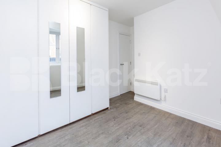 split over 2 floors a spacious 4 bedroom with modern fixtures. Foulden Road, Stoke Newington